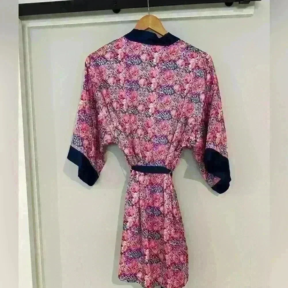 Victoria’s Secret‎ Robe with pockets and tie size small/medium